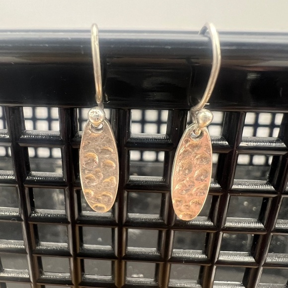 Sterling 925 marked silver hammered drop pierced earrings - Picture 4 of 8